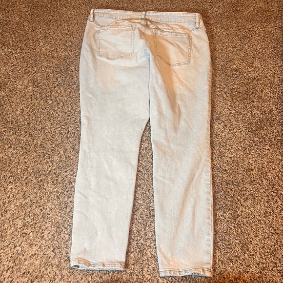 AVA & VIV Womens Size 18 Mid Rise Skinny Jeans Light Wash Denim - Picture 7 of 7